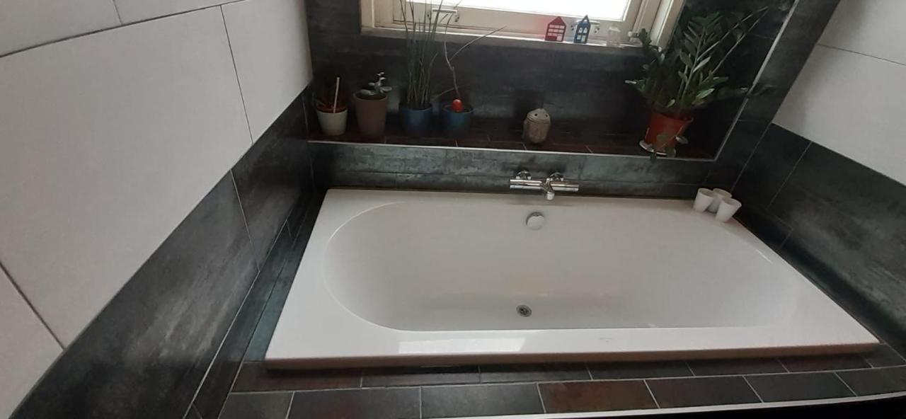 Charlotte, Not For Parties, Not A Hotel, Room With Shared Bathroom, No Kitchen Amsterdam Luaran gambar